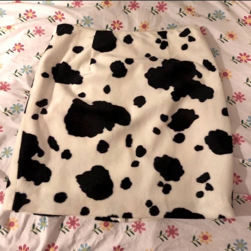 Fuzzy cow print skirt size 10